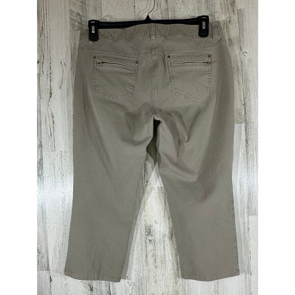 Chicos So Slimming Capri Pants Size 2.5 (34x20.5) Taupe Greige Mid Rise Stretchy - Picture 2 of 9